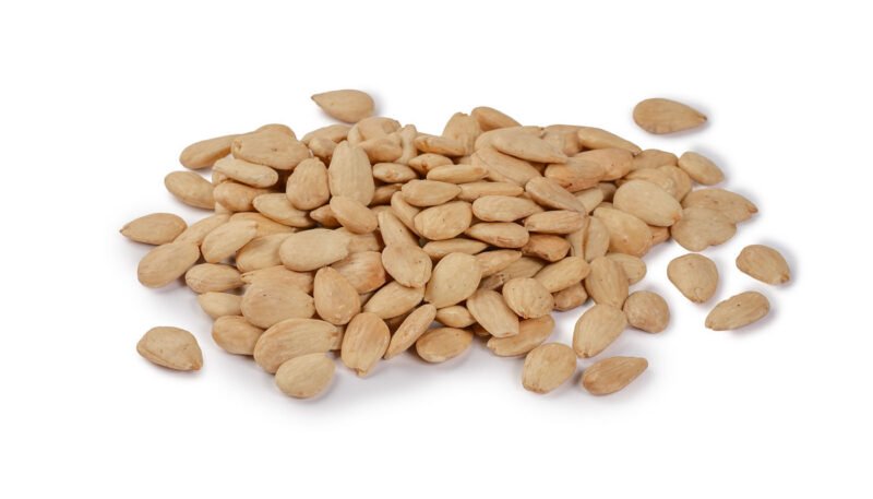 Drooggeroosterde amandelen wit